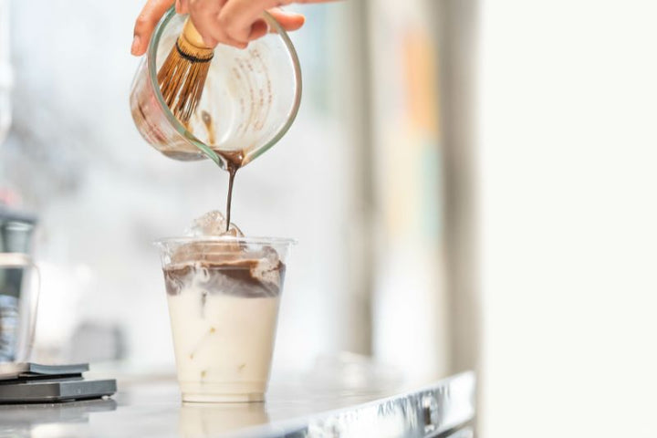 How to Serve Hojicha Latte at a Café