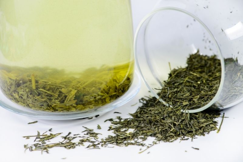 The differences between Kukicha, Kariganecha, and Shiraore