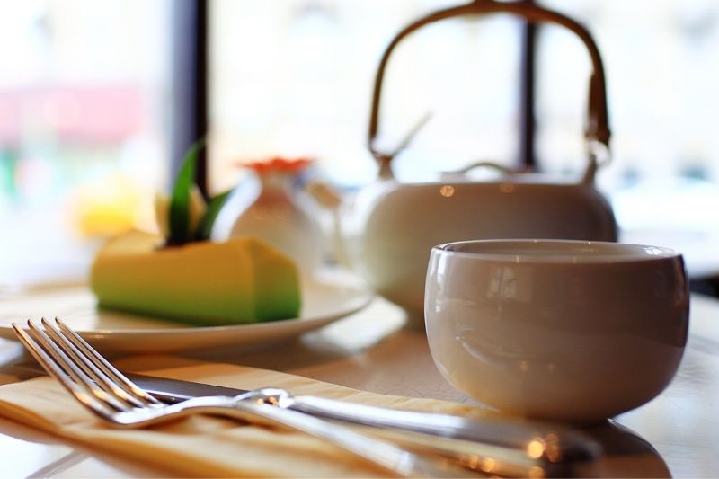 Serving Japanese Tea in Cafes and other Restaurant